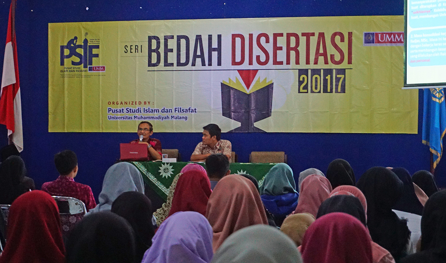 Dr Mursidi MM, dosen Fakultas Ekonomi dan Bisnis (FEB) UMM saat membedah Disertasinya. PUSAT Studi Islam 